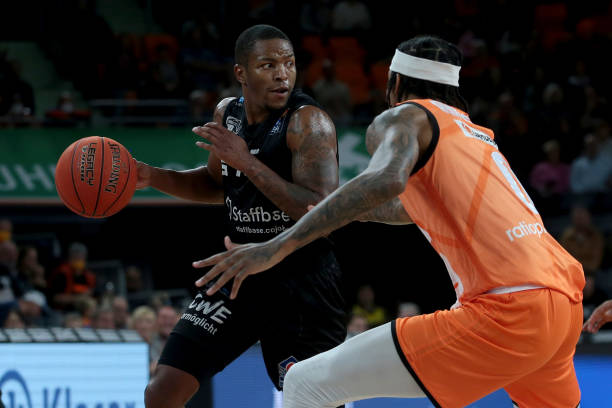 场上屡创佳 场上屡创佳