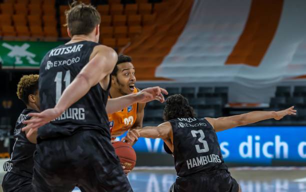 浦后展现了 浦后展现了